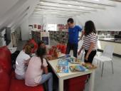 Baszkowska młodzież w filii bibliotecznejw  Konarzewie
